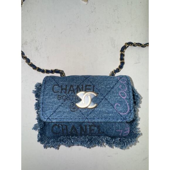 Chanel 22P Blue Denim Graffiti Black Pink CC Logo Frayed Credit Card Belt Bag - Picture 7 of 16